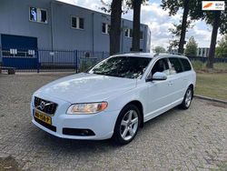 Weiß Gebraucht 2011 Volvo V70 Momentum Kombi | 4.750 € (Fairer Preis)