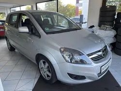 Silber Gebraucht 2011 Opel Zafira Design Edition Van / Kleinbus | 7.490 € (Teuer)
