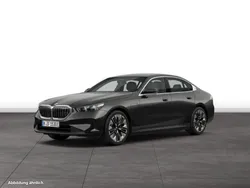 Sophistograu brillanteffekt metallic Gebraucht 2024 BMW 530e Comfort Edition Limousine | 61.924 € (Etwas zu teuer)