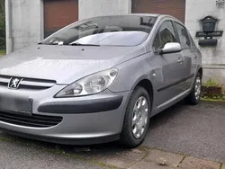 Grau Gebraucht 2001 Peugeot 307 Limousine | 1.900 €
