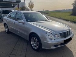 Silber Gebraucht 2003 Mercedes E240 Limousine | 7.799 € (Teuer)
