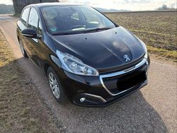 Schwarz Gebraucht 2018 Peugeot 208 Active Kleinwagen | 7.900 € (Fairer Preis)