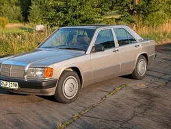 Beige Gebraucht 1990 Mercedes 190 Limousine | 8.099 €