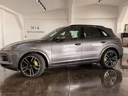 Grau Gebraucht 2019 Porsche Cayenne SUV | 68.490 € (Guter Preis)