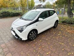 Weiß Gebraucht 2021 Toyota Aygo Team Kleinwagen | 12.500 € (Fairer Preis)
