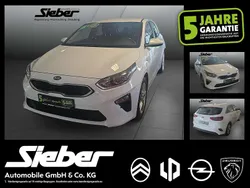 Cararraweiss Gebraucht 2021 Kia Ceed Vision Limousine | 15.490 €