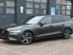 Pine grey / metallic Gebraucht 2021 Volvo V60 R-Design Kombi | 41.490 € (Teuer)