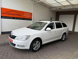 Weiß Gebraucht 2012 Skoda Octavia Ambition Kombi | 2.990 € (Etwas zu teuer)