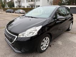 Schwarz Gebraucht 2014 Peugeot 208 Access Kleinwagen | 2.900 € (Guter Preis)