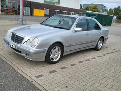 Silber Gebraucht 2000 Mercedes E280 Limousine | 3.600 € (Guter Preis)