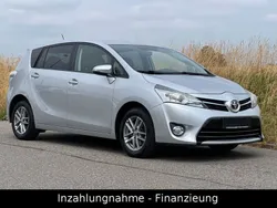 Silber Gebraucht 2015 Toyota Verso Comfort Van / Kleinbus | 9.900 € (Fairer Preis)