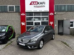 Grau Gebraucht 2014 Mercedes 180 Limousine | 13.500 € (Superpreis)