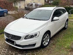 Weiß Gebraucht 2014 Volvo V60 Momentum Kombi | 9.500 € (Fairer Preis)