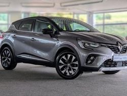 Grau Gebraucht 2023 Renault Captur Techno SUV | 16.799 € (Guter Preis)