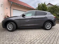 Grau Gebraucht 2020 Alfa Romeo Stelvio Lusso SUV | 26.590 € (Guter Preis)