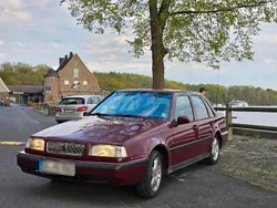 Rot Gebraucht 1996 Volvo 460 Limousine | 3.800 €