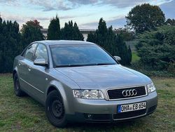 Grau Gebraucht 2002 Audi A4 Limousine | 1.900 € (Fairer Preis)