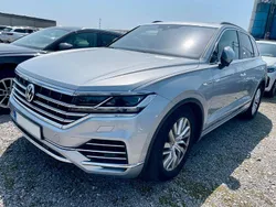 Silber Gebraucht 2018 VW Touareg Elegance SUV | 36.890 € (Fairer Preis)