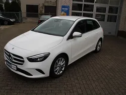 Weiß Gebraucht 2020 Mercedes B200 Progressive Van / Kleinbus | 29.400 € (Teuer)