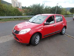 Rot Gebraucht 2009 Dacia Sandero Lauréate Kleinwagen | 650 € (Superpreis)