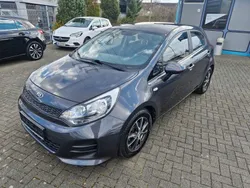 Grau Gebraucht 2015 Kia Rio Start Limousine | 6.950 € (Fairer Preis)