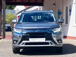 Grau Gebraucht 2020 Mitsubishi Outlander P-HEV Basis SUV | 19.980 € (Fairer Preis)
