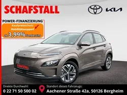 Beige (silky bronze / met) Gebraucht 2022 Hyundai Kona Select SUV | 15.939 € (Superpreis)