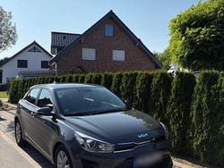 Grau Gebraucht 2022 Kia Rio Vision Kleinwagen | 14.999 € (Guter Preis)