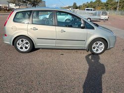 Grau Gebraucht 2010 Ford C-MAX Van / Kleinbus | 3.800 €