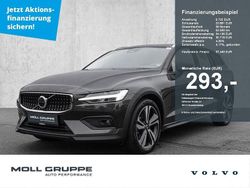 Grau Gebraucht 2023 Volvo V60 CC Plus Kombi | 37.440 € (Fairer Preis)