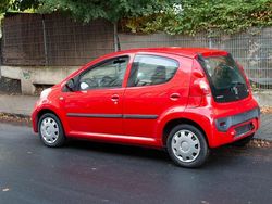 Rot Gebraucht 2010 Peugeot 107 Kleinwagen | 2.750 €