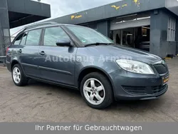 Grau Gebraucht 2011 Skoda Fabia Family Kombi | 3.990 € (Fairer Preis)