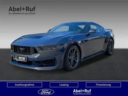 Dunkelblau (metallic) Gebraucht 2024 Ford Mustang Fastback Kleinwagen | 59.449 €