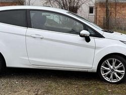 Weiß Gebraucht 2016 Ford Fiesta Titanium Limousine | 6.000 € (Fairer Preis)