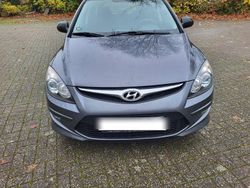 Grau Gebraucht 2011 Hyundai i30 Kombi | 2.799 € (Fairer Preis)