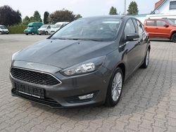 Grau Gebraucht 2018 Ford Focus Limousine | 12.499 € (Fairer Preis)