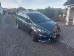 Grau Gebraucht 2022 Ford S-MAX Titanium Van / Kleinbus | 25.500 € (Fairer Preis)