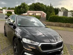 Schwarz Gebraucht 2021 Skoda Octavia Kleinwagen | 14.000 €