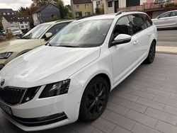 Weiß Gebraucht 2020 Skoda Octavia Style Kombi | 23.500 € (Superpreis)