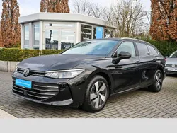 Grenadillschwarz metallic Gebraucht 2024 VW Passat Comfortline Kombi | 31.990 € (Guter Preis)