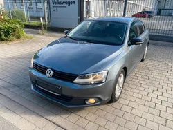 Grau Gebraucht 2012 VW Jetta Match Limousine | 6.499 € (Fairer Preis)