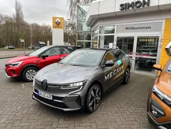 Grau kqg + schwarz gne Gebraucht 2022 Renault Mégane Techno Limousine | 36.500 € (Teuer)