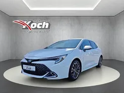 Schneeweiß Gebraucht 2023 Toyota Corolla Team | 26.980 € (Fairer Preis)