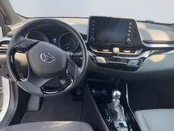 Weiss Gebraucht 2020 Toyota C-HR Team SUV | 21.890 € (Fairer Preis)