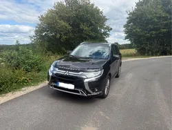 Schwarz Gebraucht 2020 Mitsubishi Outlander P-HEV Basis SUV | 19.600 € (Superpreis)