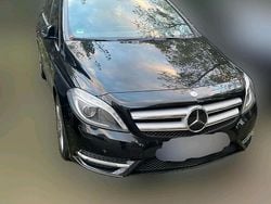Schwarz Gebraucht 2012 Mercedes 200 Kleinwagen | 10.000 €
