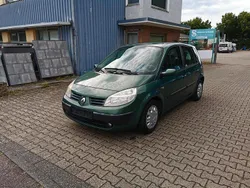 Grün Gebraucht 2004 Renault Mégane II Van / Kleinbus | 2.000 € (Fairer Preis)