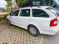 Weiß Gebraucht 2013 Skoda Octavia Elegance Kombi | 3.700 € (Fairer Preis)