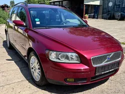 Rot Gebraucht 2005 Volvo V50 Summum Kombi | 2.799 € (Etwas zu teuer)