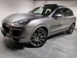 Grau Gebraucht 2015 Porsche Cayenne Turbo S SUV | 29.900 €